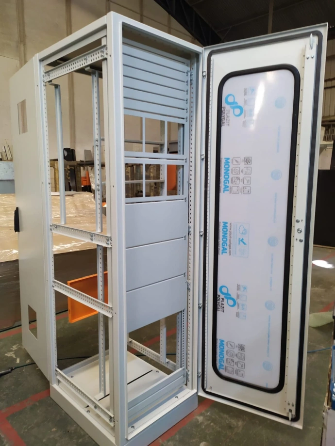 Painel Autoportante com Rack