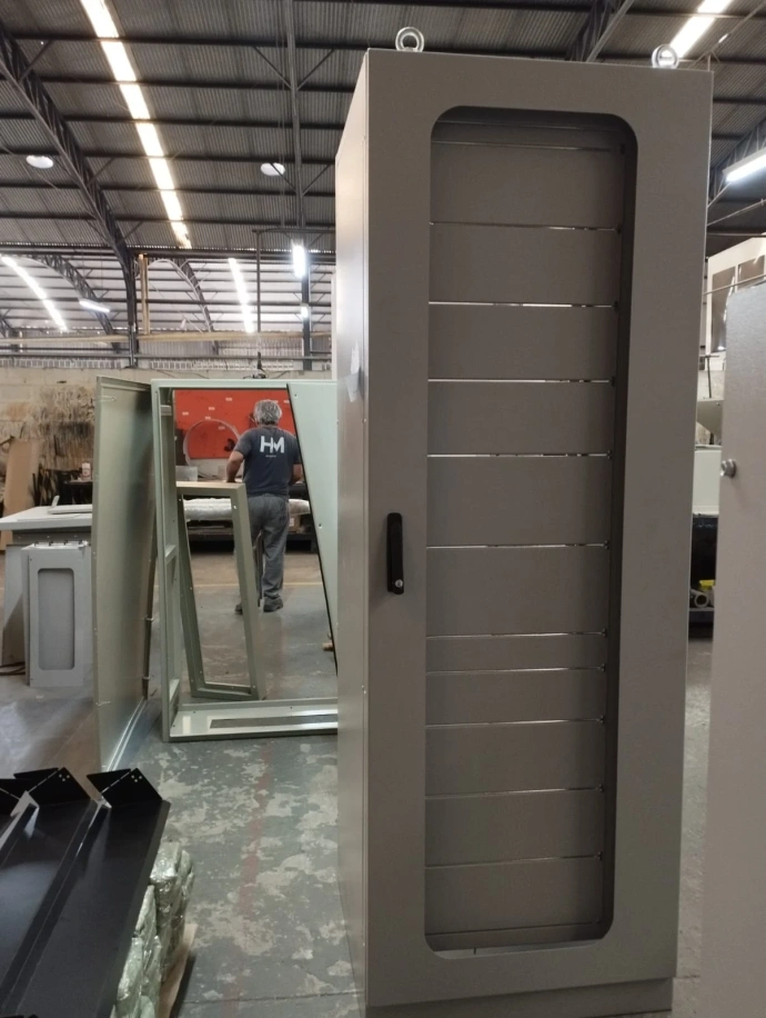 Painel Autoportante com Rack