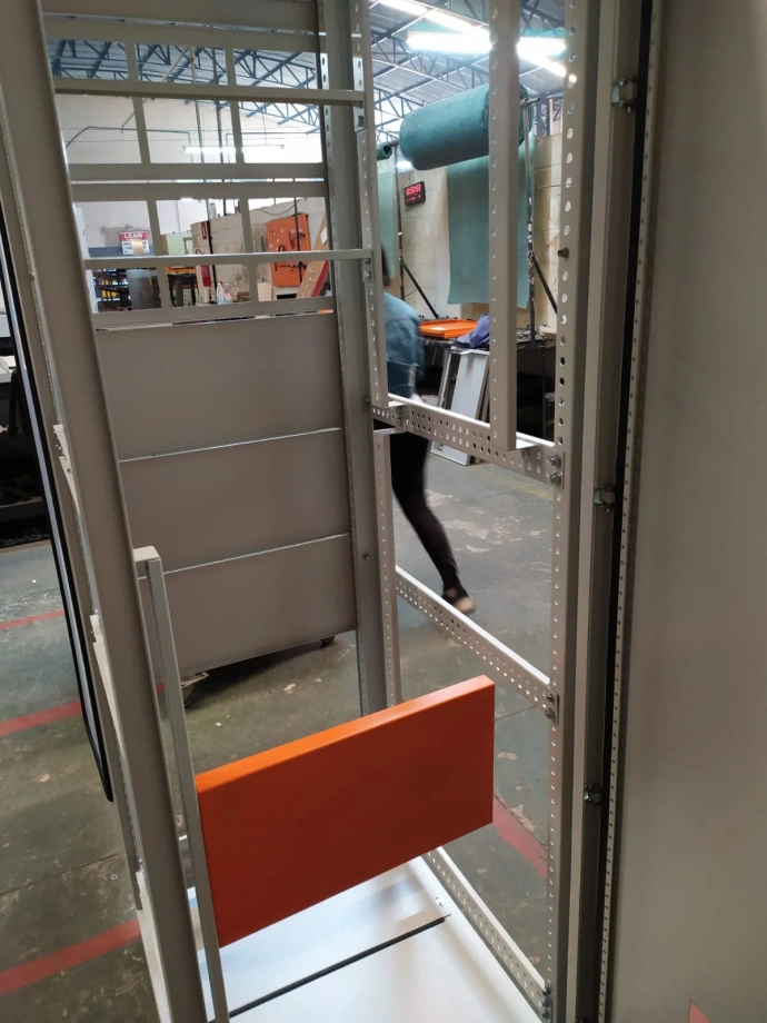 Painel Autoportante com Rack