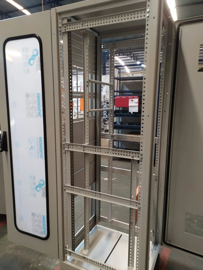 Painel Autoportante com Rack