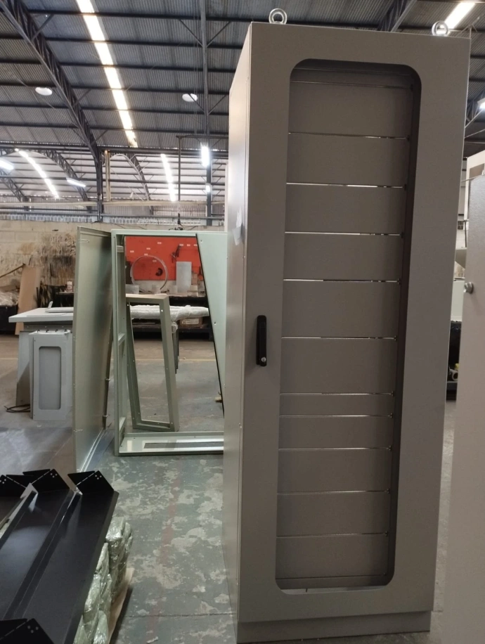 Painel Autoportante com Rack